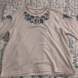 Bonworth Medium Petite White Floral Embroidered Short Sleeve Top